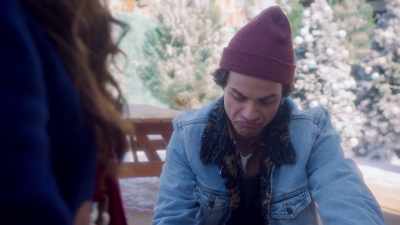 - Hm.
- I think he likes it. - The Dog Days of Christmas