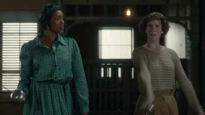 - Hm! - Frankie Drake Mysteries