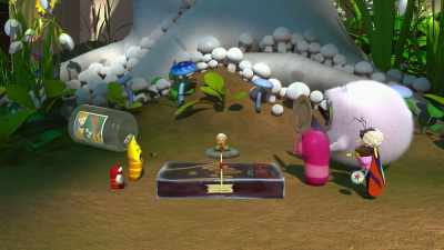 Hmm!
[blowing whistle] - Larva Family