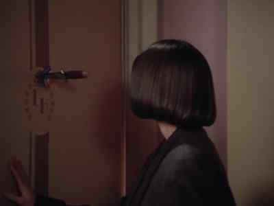 Hmm, my credit card. - Lois & Clark: The New Adventures of Superman