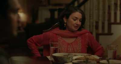 - Hmm.
- [DOORBELL RINGS] - The Big Sick