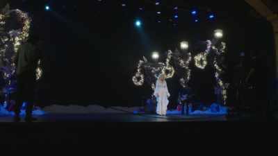 * Hmm, hmm, hmm, hmm * - Dolly Parton's Mountain Magic Christmas