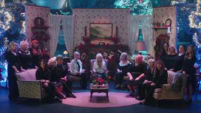 * Hmm, hmm, hmm * - Dolly Parton's Mountain Magic Christmas