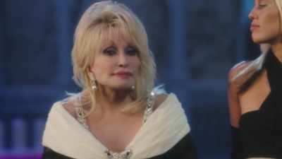 * Hmm hmm, uh-huh, mhmmm * - Dolly Parton's Mountain Magic Christmas