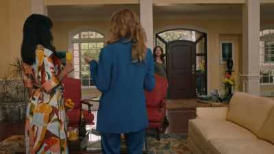 Hmm, honey, you remember
my agent, Sarita. - The Spencer Sisters