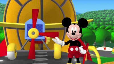 HMM.
IS THAT 4 BLADES? - Mickey Mouse Clubhouse