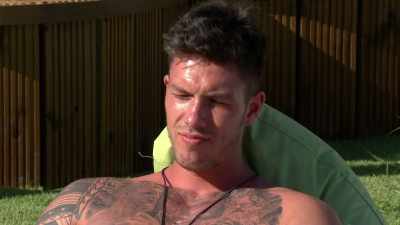 Hmm, it's weird, innit?
'Cause on the outside, - Love Island