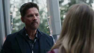 - Hmm. (phone chimes) - Holiday Road