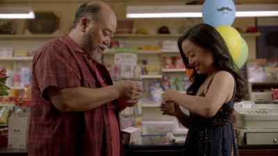 - Hmm. - Kim's Convenience