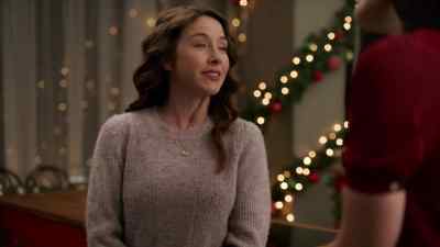 - Hmm.
- So, there's, - Christmas, Love and Fudge