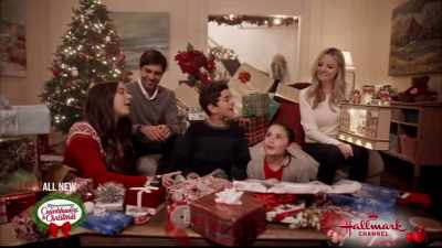 ♪ Ho, ho ho, who wouldn't go ♪ - Christmas at Graceland: Home for the Holidays