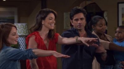 Ho, I think you're using
the wrong hand. - Fuller House