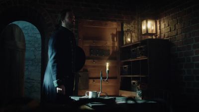 Ho, there. The woman's
personal effects. - Sleepy Hollow