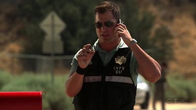 - Hodges.
- Hey,it's Nick. - CSI: Crime Scene Investigation