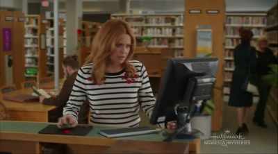 Hoi, Roe.
-Sally, moet jij thuis niet uitrusten? - Aurora Teagarden Mysteries: A Game of Cat and Mouse