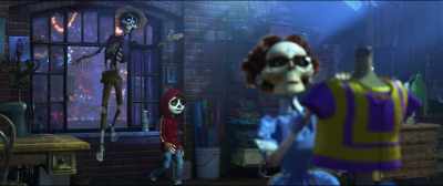 - Hola.
- Ceci, I lost the dress. - Coco
