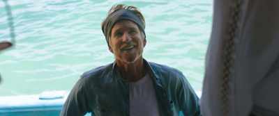- Hola. Hola.
- Hola. - 47 Meters Down