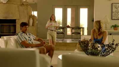 [Hola, - Couples Retreat Murder