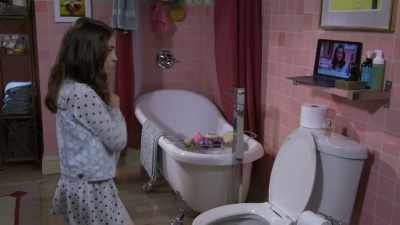 Hola, shalom, howdy-do
and welcome to Ramona's World, - Fuller House