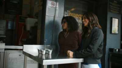 - Hola.
- [speaking Spanish] - Eva Longoria: Searching for Mexico