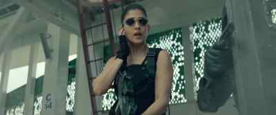- Hold your fire!
- Copy, ma'am. - Jawan