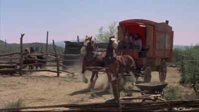 - Hold your fire, you fool.
- Don't come no closer! - Rio Lobo