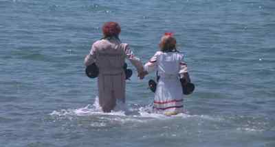 Hold my hand. - Pussycat, Pussycat, I Love You