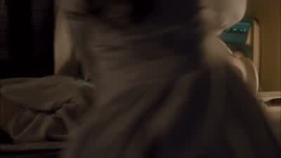 - Hold her neck. - House