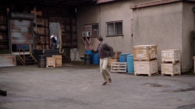 - HOLD IT!
- [gasps] - Psych