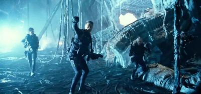 Hold it! Hold. - Transformers: The Last Knight