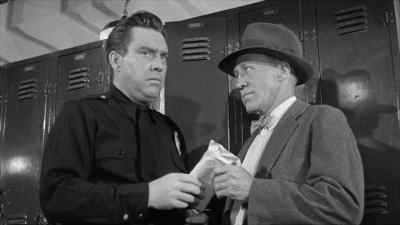 Hold it, Nolan. - Shield for Murder