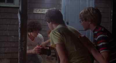 Hold it. Okay, guys, this is it.
Take the light. - The Burning