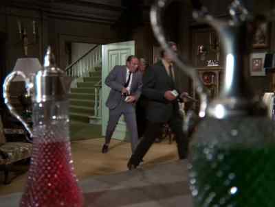 HOLD IT RIGHT THERE. - Mission: Impossible