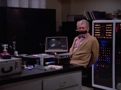 Hold it, right there. - MacGyver