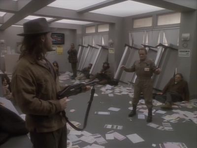 Hold it! - Star Trek: Deep Space Nine