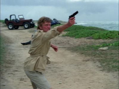 HOLD IT. - Hawaii Five-O