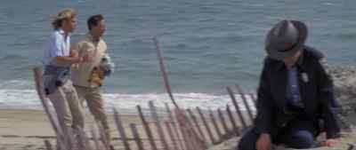 Hold it. - Jaws