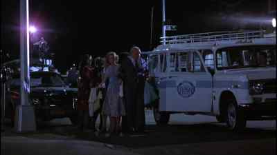Hold it. - Dog Day Afternoon