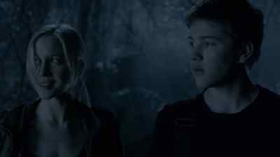 Hold it.
Those aren't -- - Falling Skies