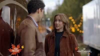 - Hold on a minute!
- Yeah? [CHUCKLES] - Country at Heart