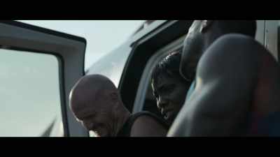 - Hold on. Hold on.
- Come on, guys. Come on. - Five Days at Memorial