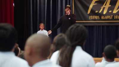 Hold on! I need y'all to pay - Abbott Elementary
