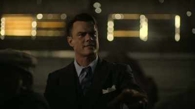Hold on one second. Listen, I'm-- - Jupiter's Legacy