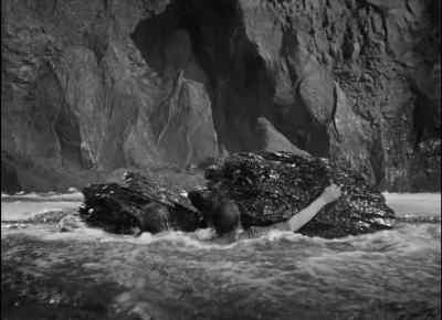 - Hold on. The boat's coming.
- I can't. - Jamaica Inn