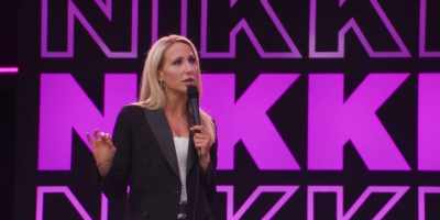 Hold on, before the liquid
you will know it's about to come - Nikki Glaser: Bangin'