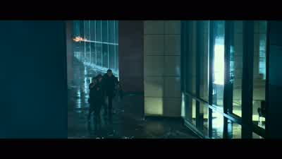 Hold on, Yuri. - Resident Evil: Apocalypse