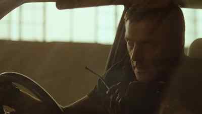 Hold your positions. Wait for my command. - Strike Back