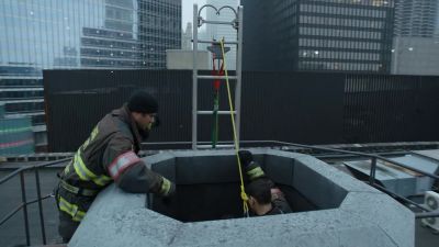 Hold it right there. - Chicago Fire