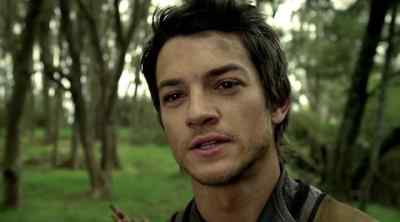 Hold still. - Legend of the Seeker