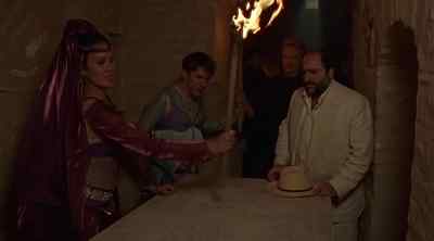 Hold this.
Hauer? - Relic Hunter